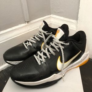 Nike Black Sneakers